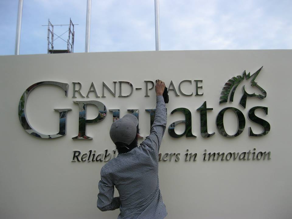 1550454677 chu inox trang 2 - công ty quảng cáo nguyễn hồ