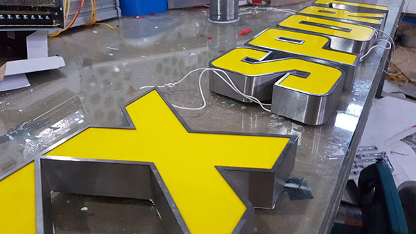 Chữ Inox Lọng Viền Mặt Mica