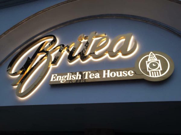 Chữ inox vàng sáng chân