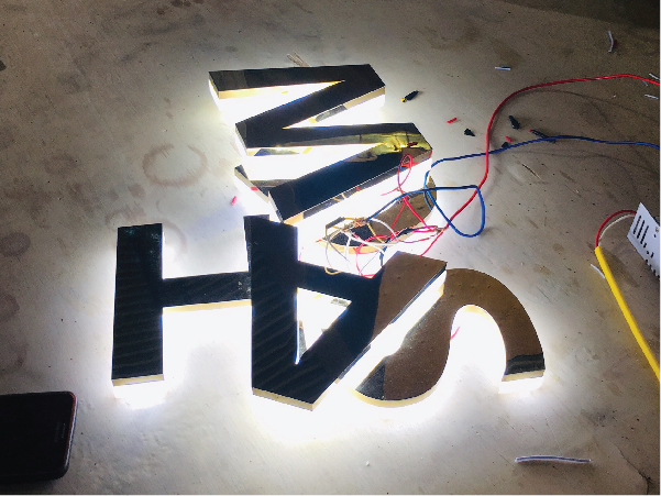 chữ inox sáng chân