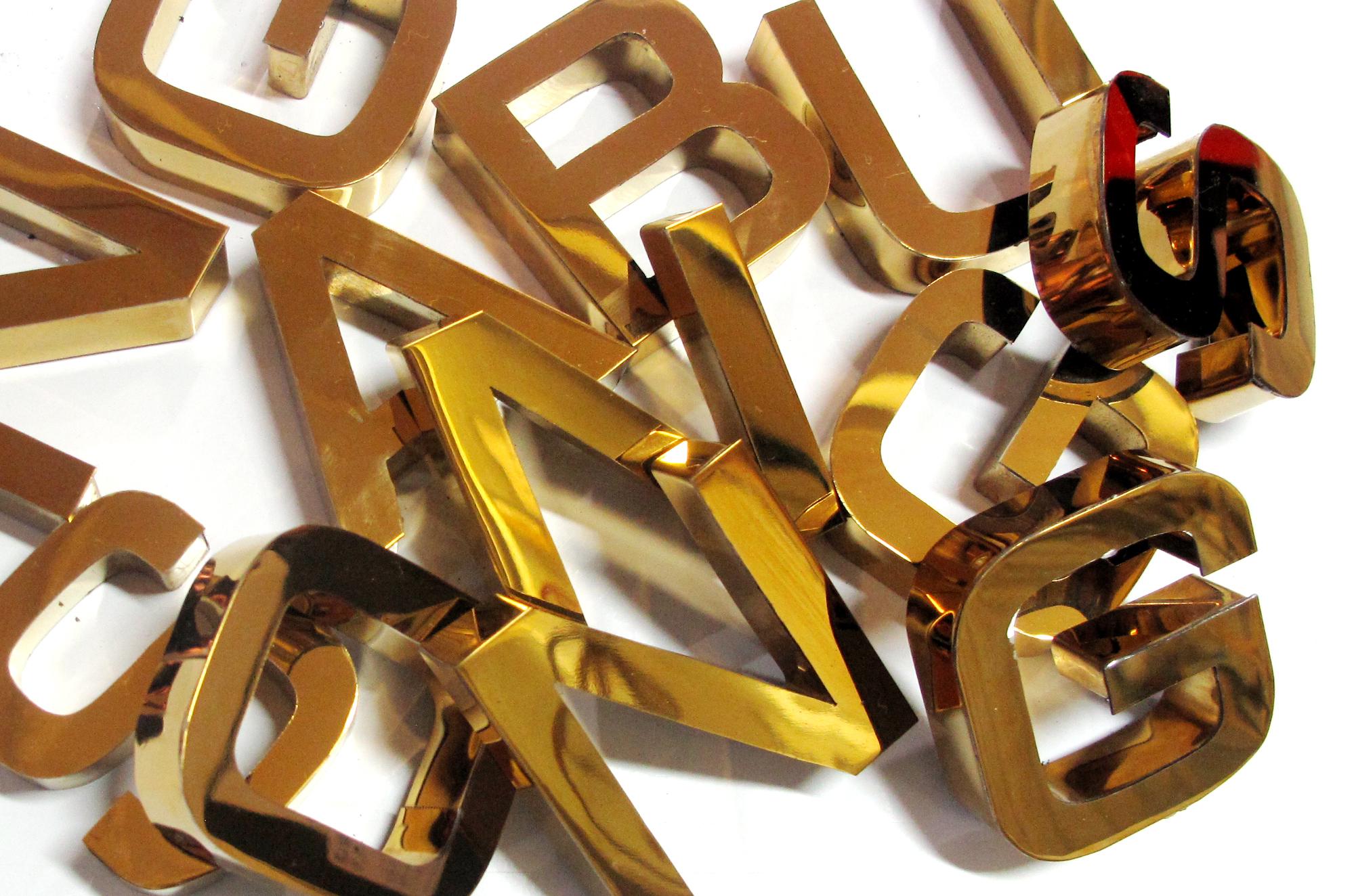 chu inox vang - công ty quảng cáo nguyễn hồ