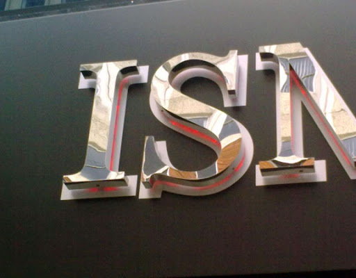 Chữ Inox Trắng Bóng Sáng Hắt Nền