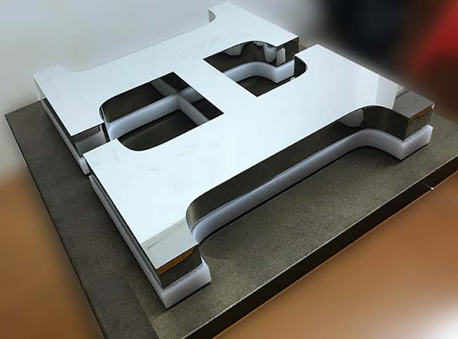 Chữ inox trắng chân đúc mica sáng