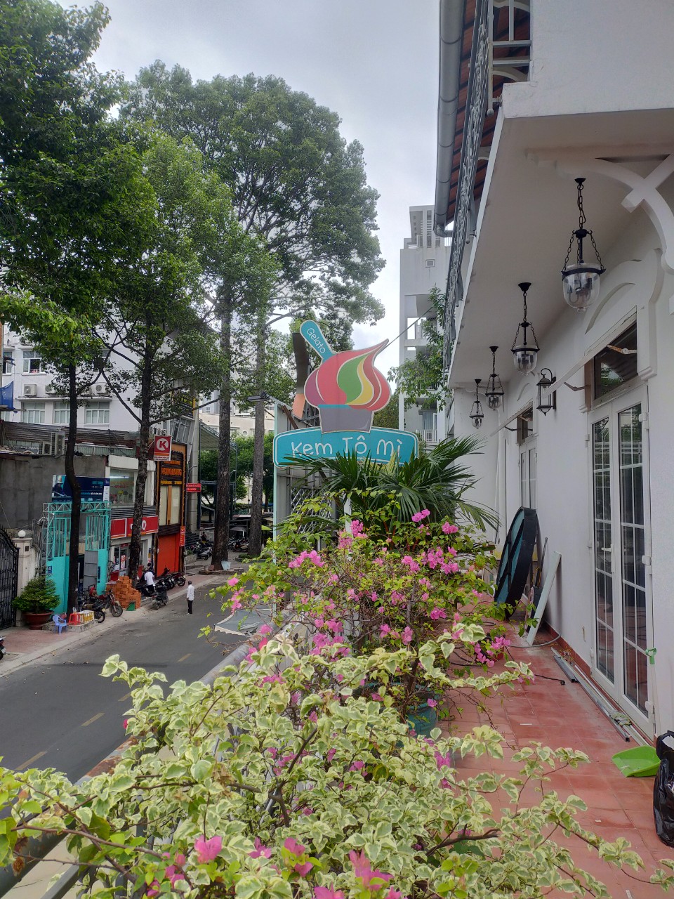 z2994513418407 9fbb2ba7b5af542f4169be5c97801e67 - công ty quảng cáo nguyễn hồ